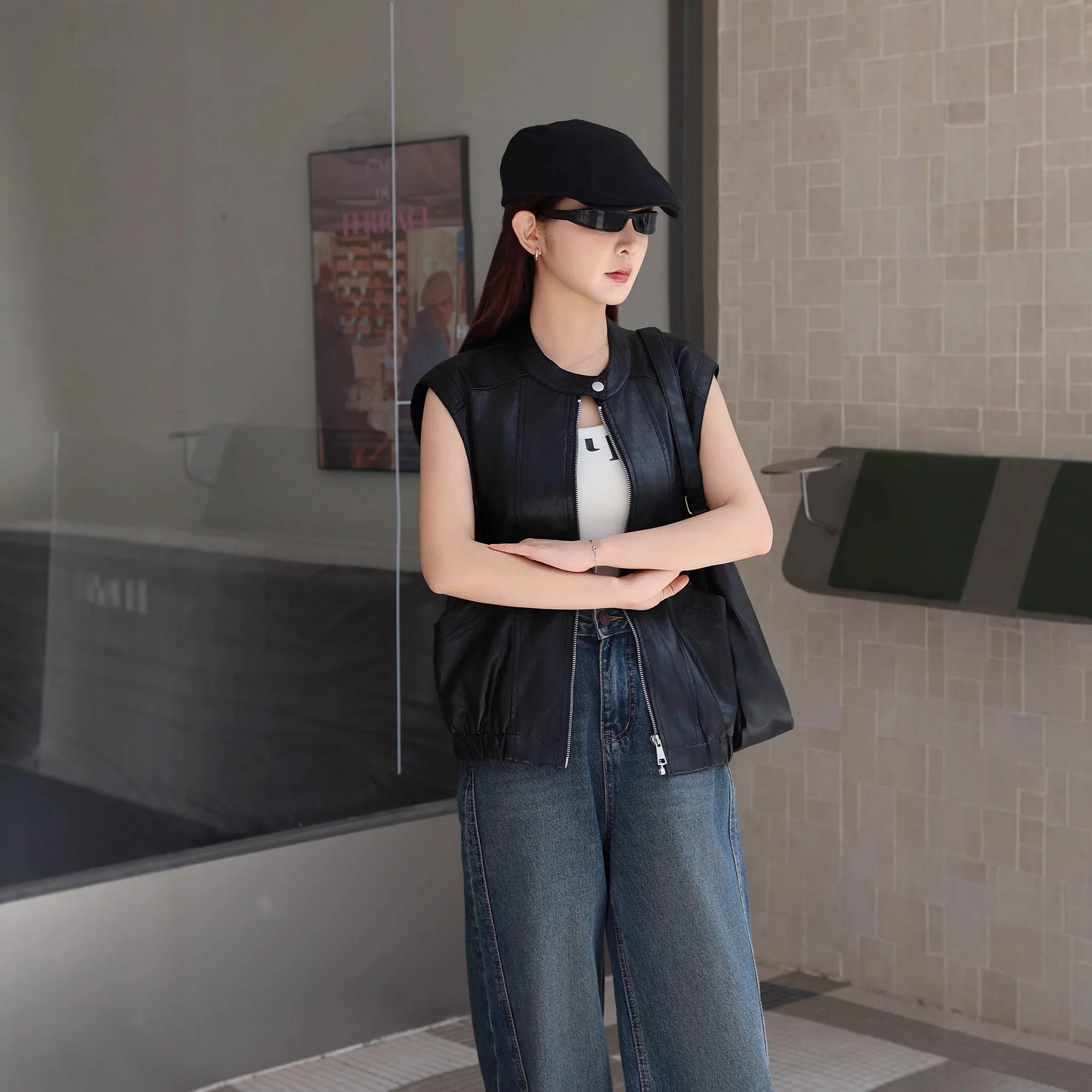 Retro Korean short leather jacket, vest for women, 2026 early autumn new item, round neck no wash metal wire leather jacket