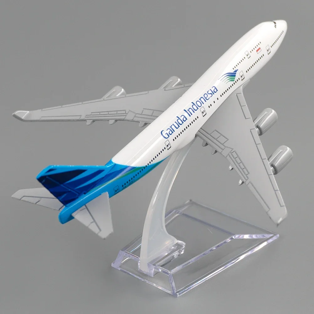 1/400 Scale Alloy Aircraft Boeing 747 Garuda Indonesia 16cm Plane B747 Model Toys Decoration Children Gift Collection