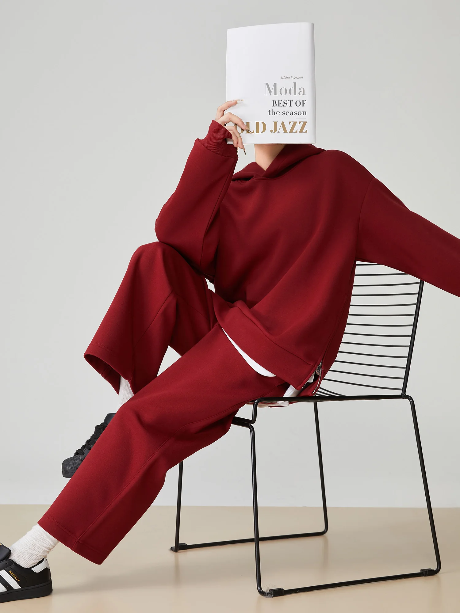 

Ретро-комплект: красная толстовка в американском стиле и широкие брюки для женщин, модный осенний костюм из двух предметов, с длинными рукавами, из полиэстера