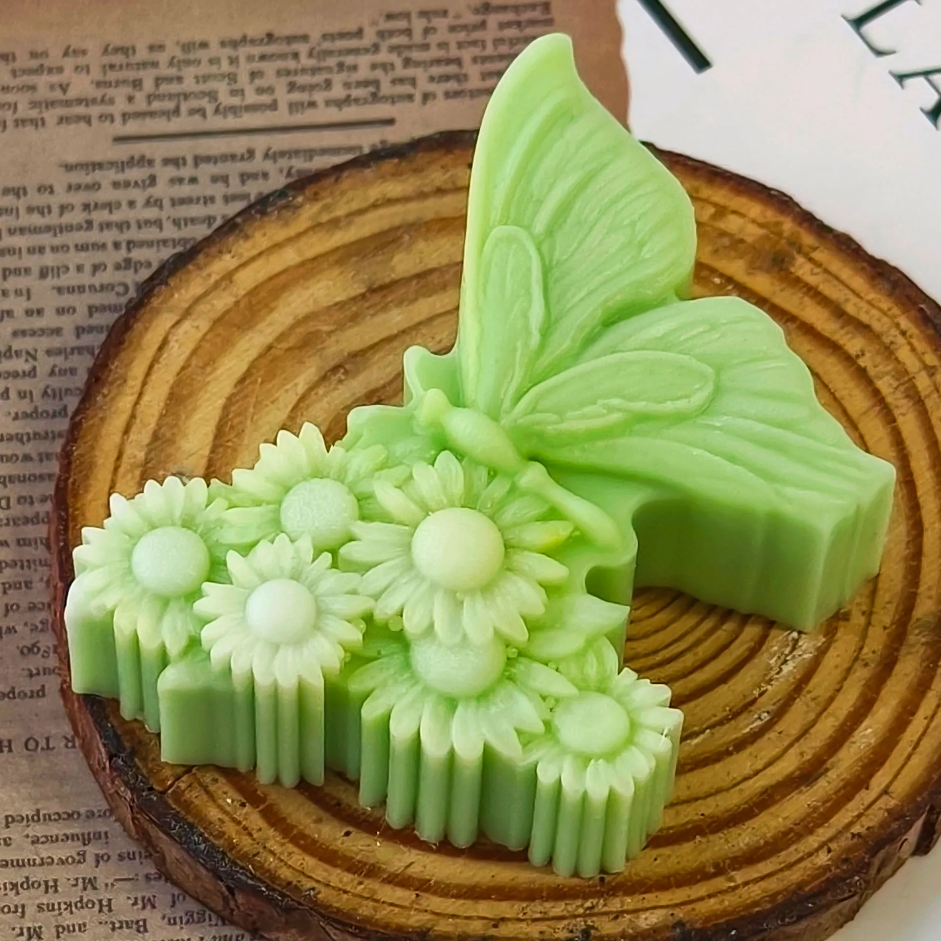 Butterfly & Daisy Handmade Aroma Candle Plaster Mould