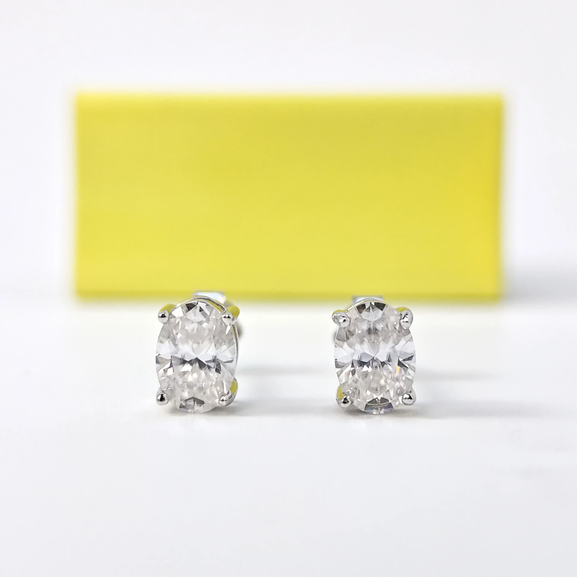 1pair 0.5/1/2Ct S925 Silver Simple Four-claw Oval Moissanite Earrings, Exquisite Jewelry Is Suitable for Ladies' Daily Adornment
