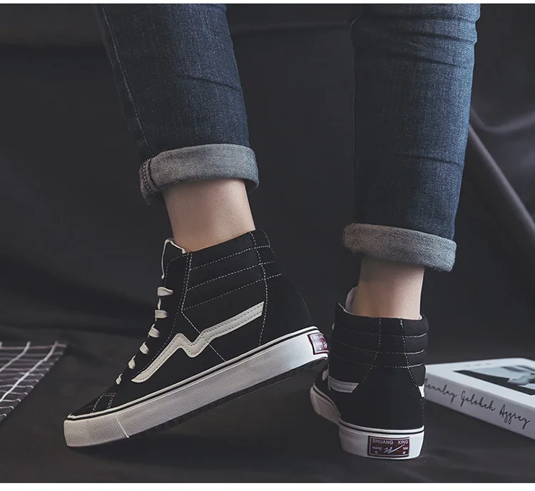 Spring New Shoes for Men Women Canvas Casual Shoes High Tops Flat Skateboard Vulcanized Shoes Lovers Cool Lace-up Sneaker