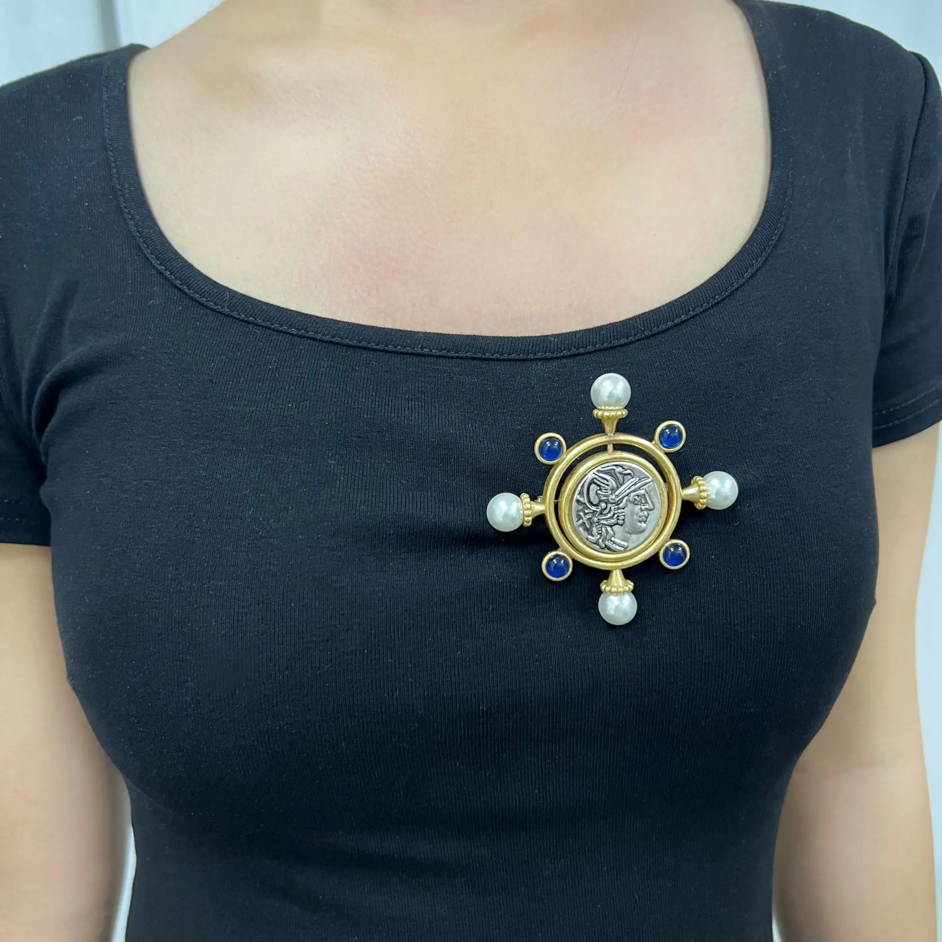 Retro Ancient Coin Human Head Brooch, Fashionable Lapis Lazuli and Pearl Design Sense, Vintage Jewelry and Clothing