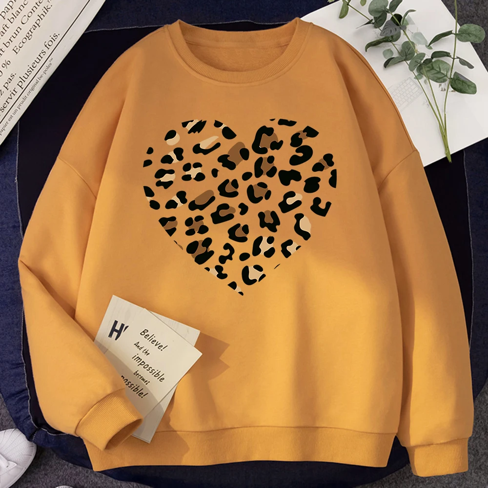 Autumn Funny Women Pullover Simple Broken Leopard Heart Print Hoodie Warm Comfortable Sweatshirt Crewneck Fleece Female Clothes