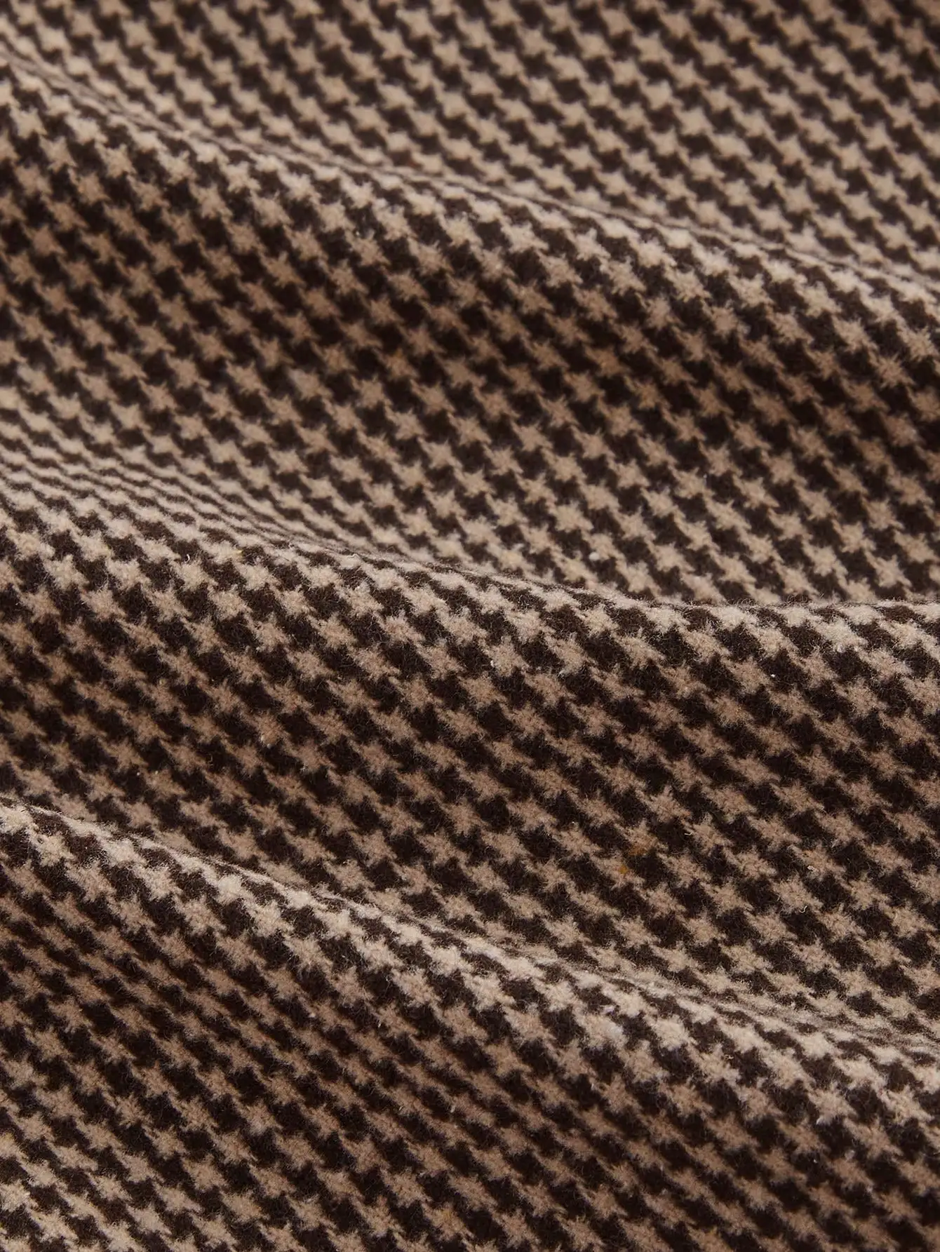 Mittellanger Houndstooth-Minirock mit seitlichem Metallknopfdetail