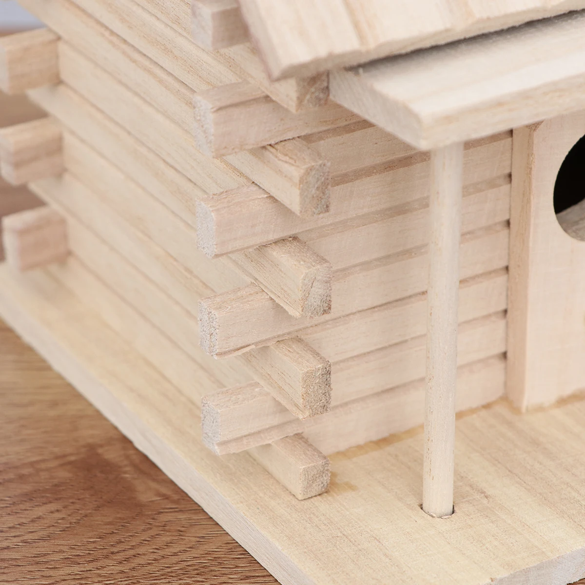 

Natural Solid Wood Bird Warm Breeding Box Fine Craftsmanship Durable Healthy Nest House Swallow Nest For Indoor Outdoor Bird
