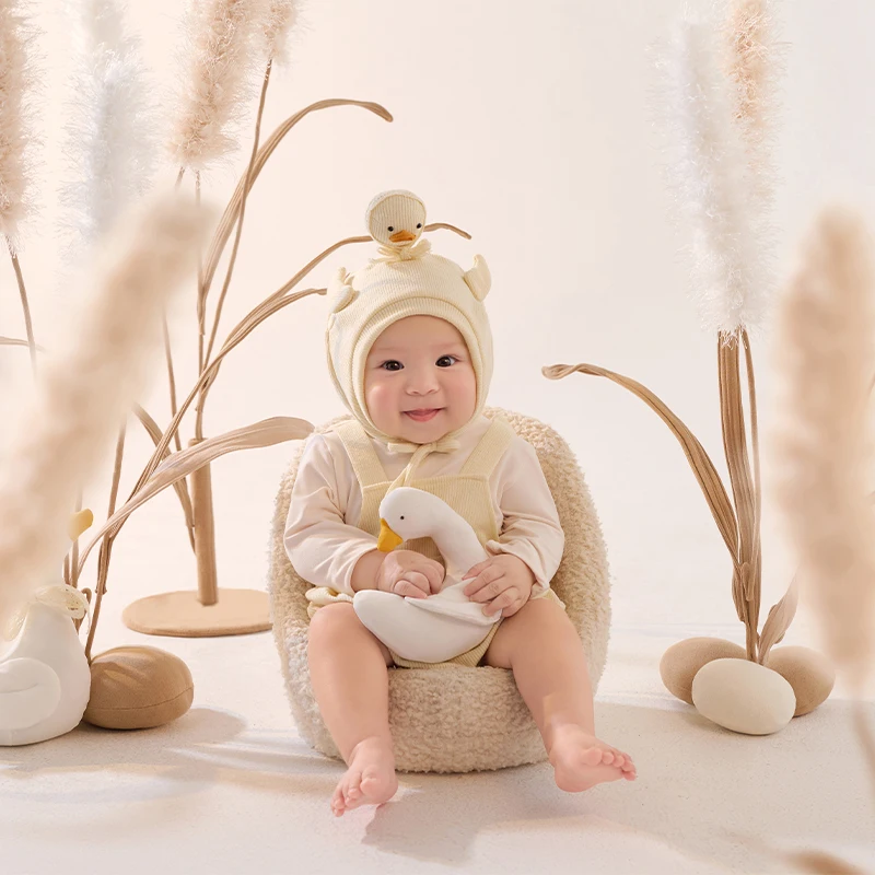 100 Days Baby Boy Girl Cute Yellow Duck Photography Outfit 2Pcs Knitted Hat Suspender Romper Handmade Reed Grass Photoshoot Prop
