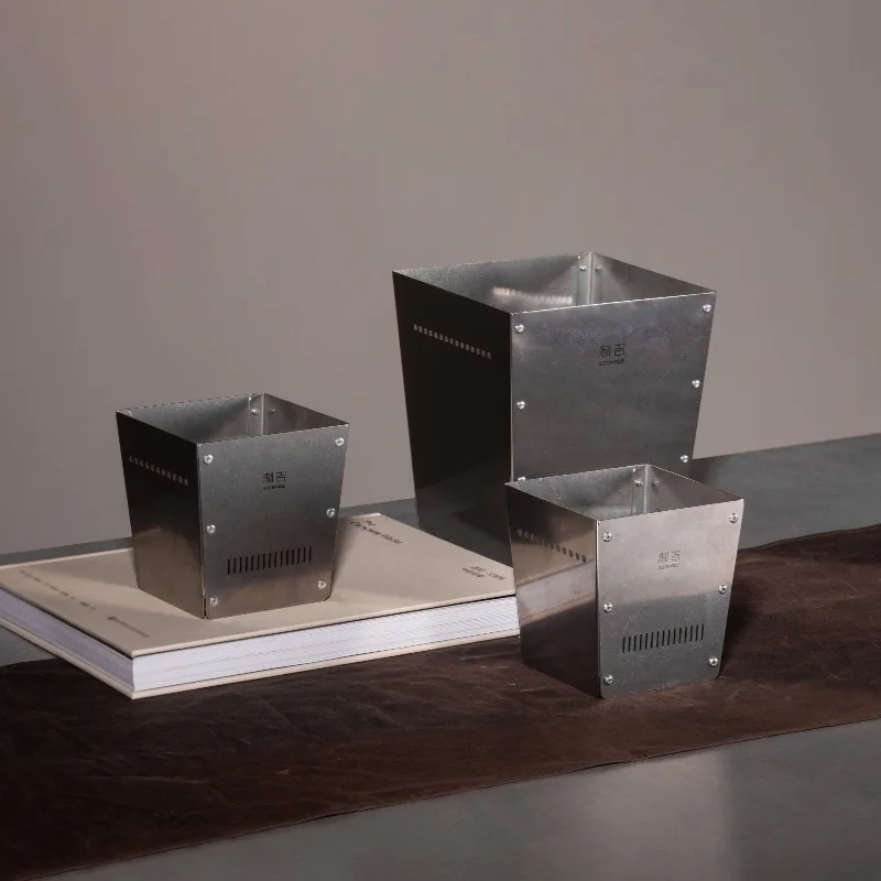 

Средний цветочный горшок, цельнометаллический дизайн из нержавеющей стали легко взять с собой, не ржавеет и ломте, делает благоприятный дом.