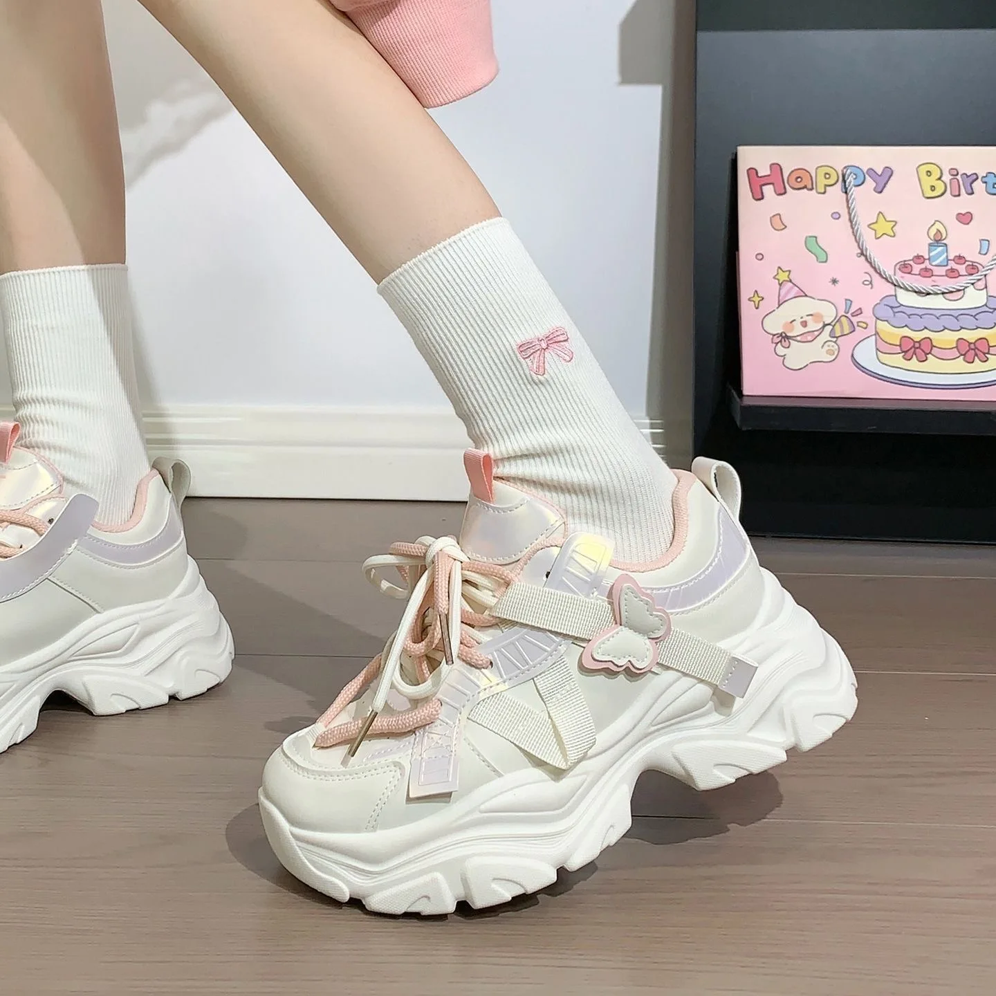 2026 Frühling Herbst Neue Damenmode Atmungsaktive Ultraleichte Dad-Sneaker im Butterfly-Stil mit dicker Sohle und erhöhtem Absatz – Detail 16