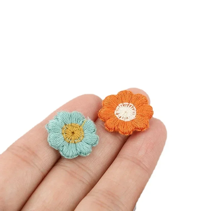 Random Mix Colors 100 Pieces Small Size Embroidery Flowers Patches DIY Materials