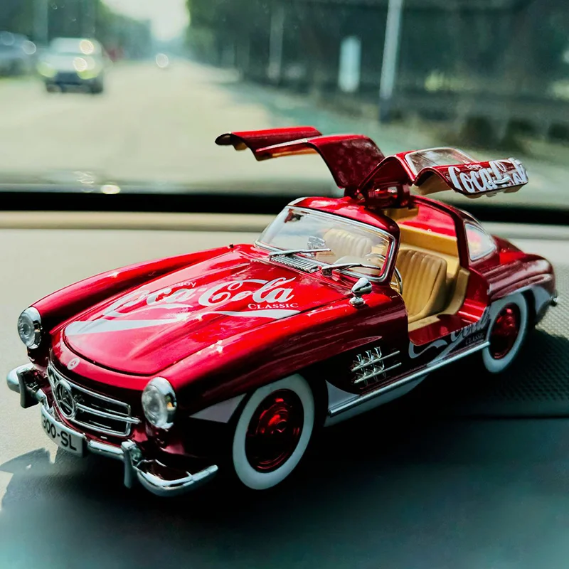 

Масштаб 1:24, модель автомобиля Mercedes Benz 300SL, модель автомобиля из сплава, классический винтажный литой под давлением металлический звук, свет, коллекции, детские игрушки в подарок