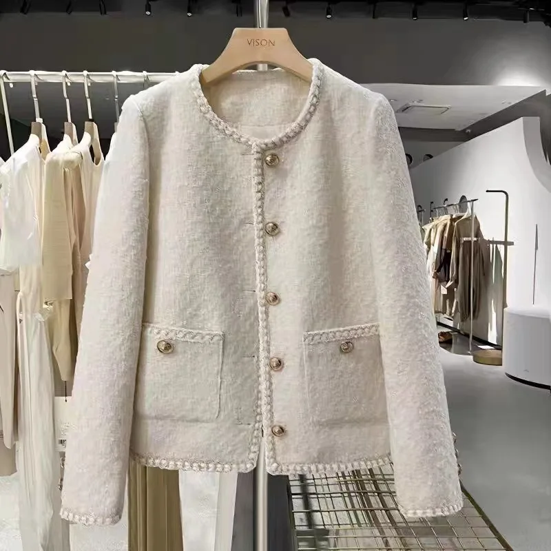 

2023 Autumn/Winter New Korean Edition White French Short Style Small Fragrant Style Elegant Lady Coarse Floral Coat for Women