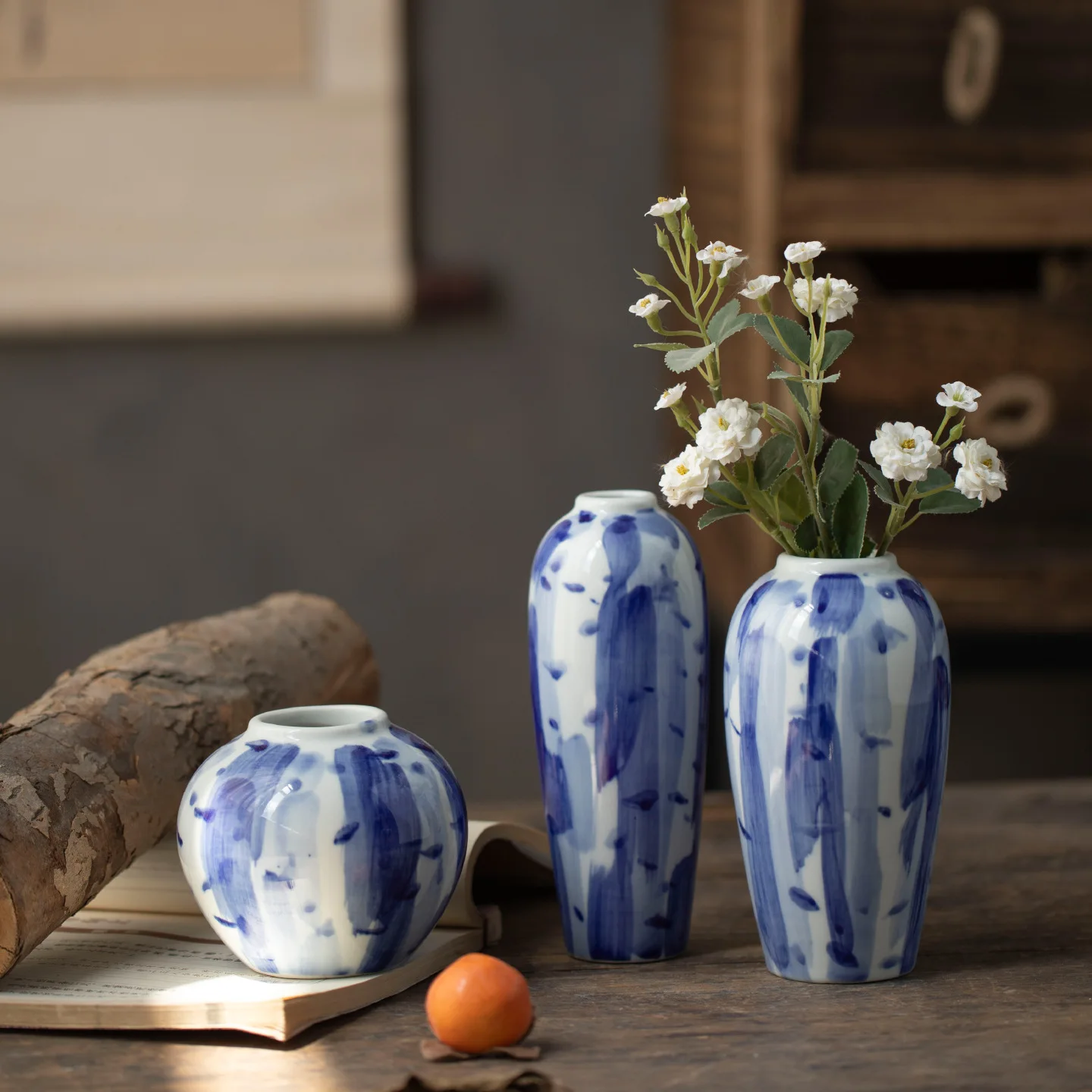 Chinese Ceramic Vase Display Cabinet Hand-painted Small Blue and White Ceramic Pot Living Room Desktop Decoration  Mariage