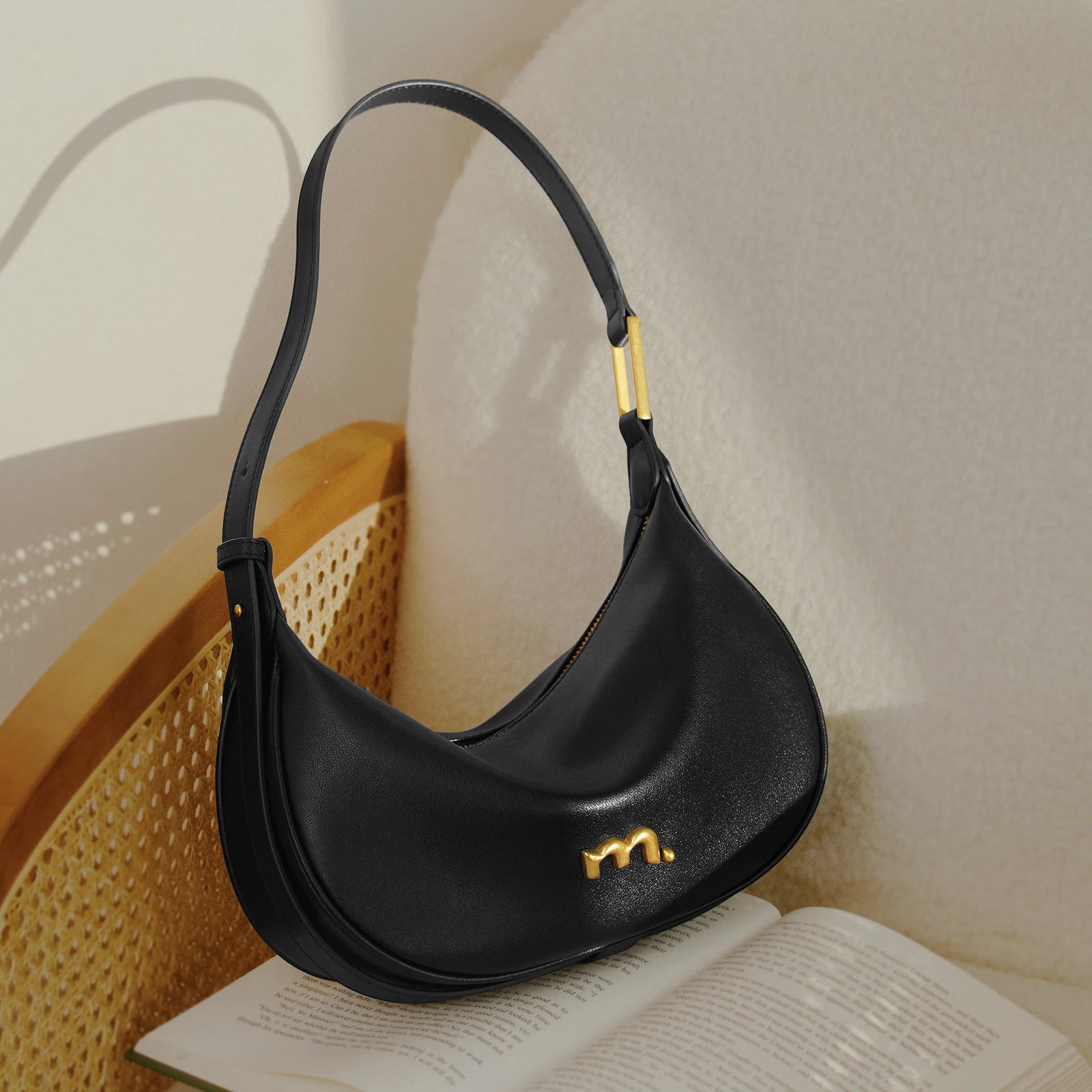

ITAMOOD Women Underarm Bag Luxury Genuine Leather Crescent Purse Original Design Women Shoulder Bag Suitable for Valentine's Day
