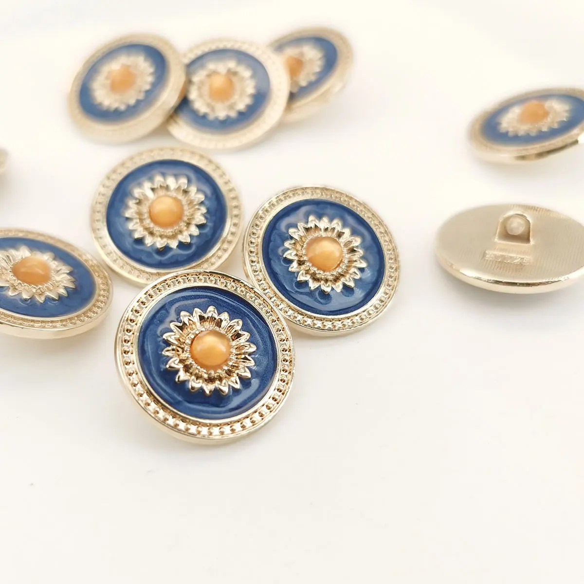 6 Stück 20mm Hochwertige Retro-Stil Kunstblumen-Dekorationsknöpfe, Nähzubehör für Kleidung, DIY-Nähhandwerk, Neu – Detail 3