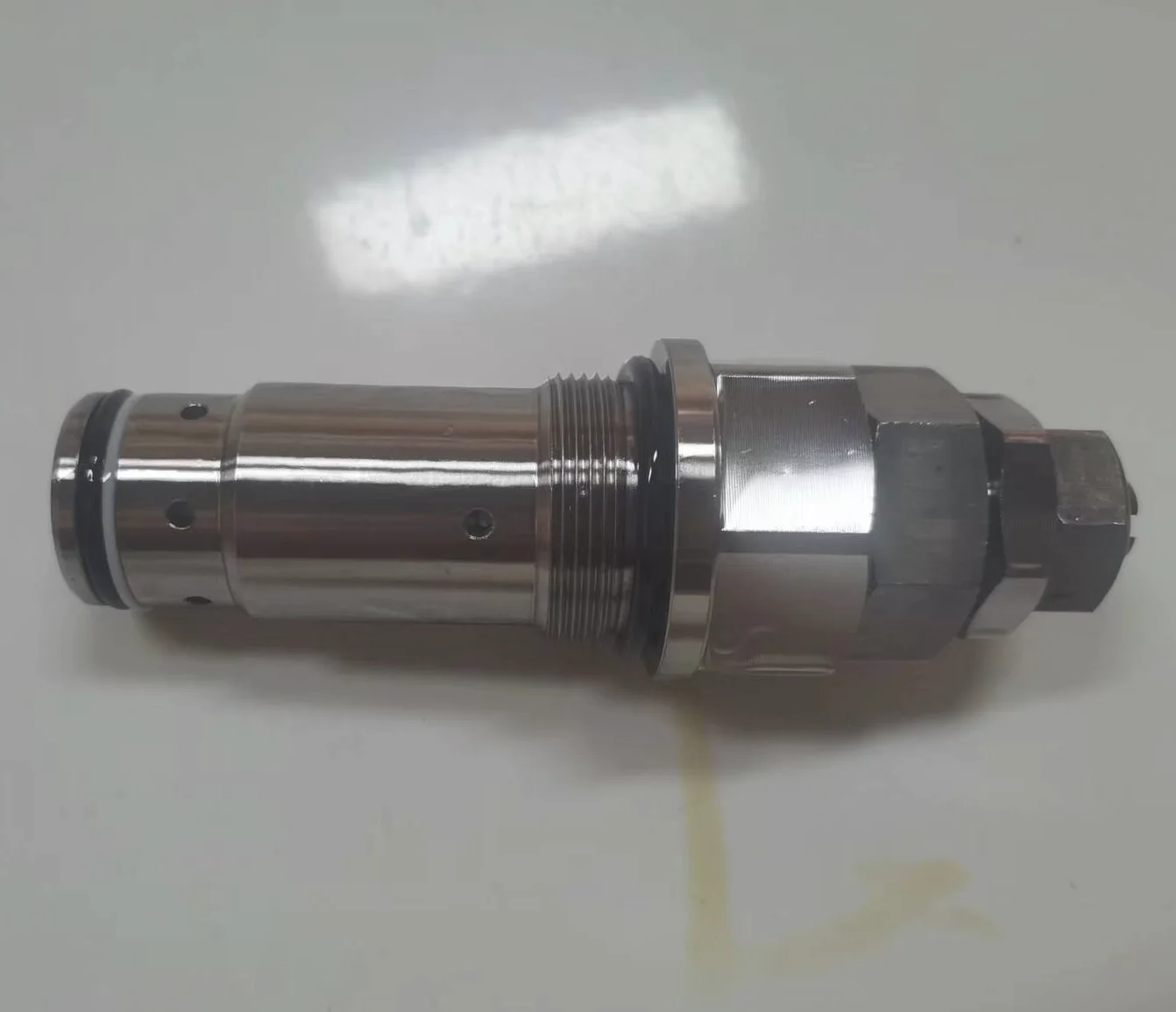 709-70-51200 709-80-52800 709-80-52900 723-30-91300 723-30-91301 صمام تنفيس رئيسي لكوماتسو PC200-3 PC220-3 PC120-5 WA380-6