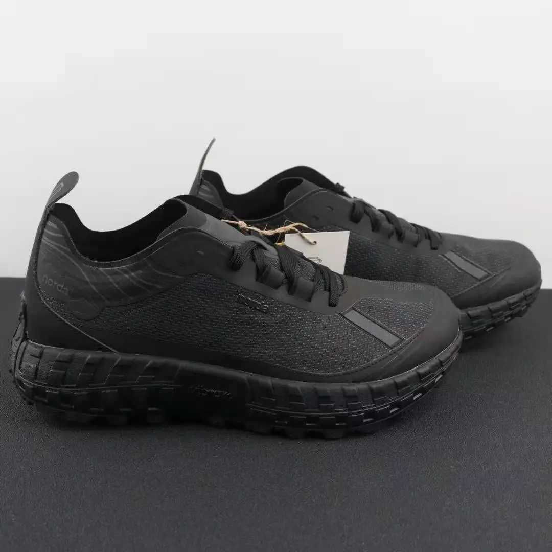 أحذية المشي الكلاسيكية الأكثر مبيعًا للرجال والنساء لعام 2025، العلامة التجارية: أحذية مشي رجالية متينة، تصميم ممتاز مقاوم للانزلاق