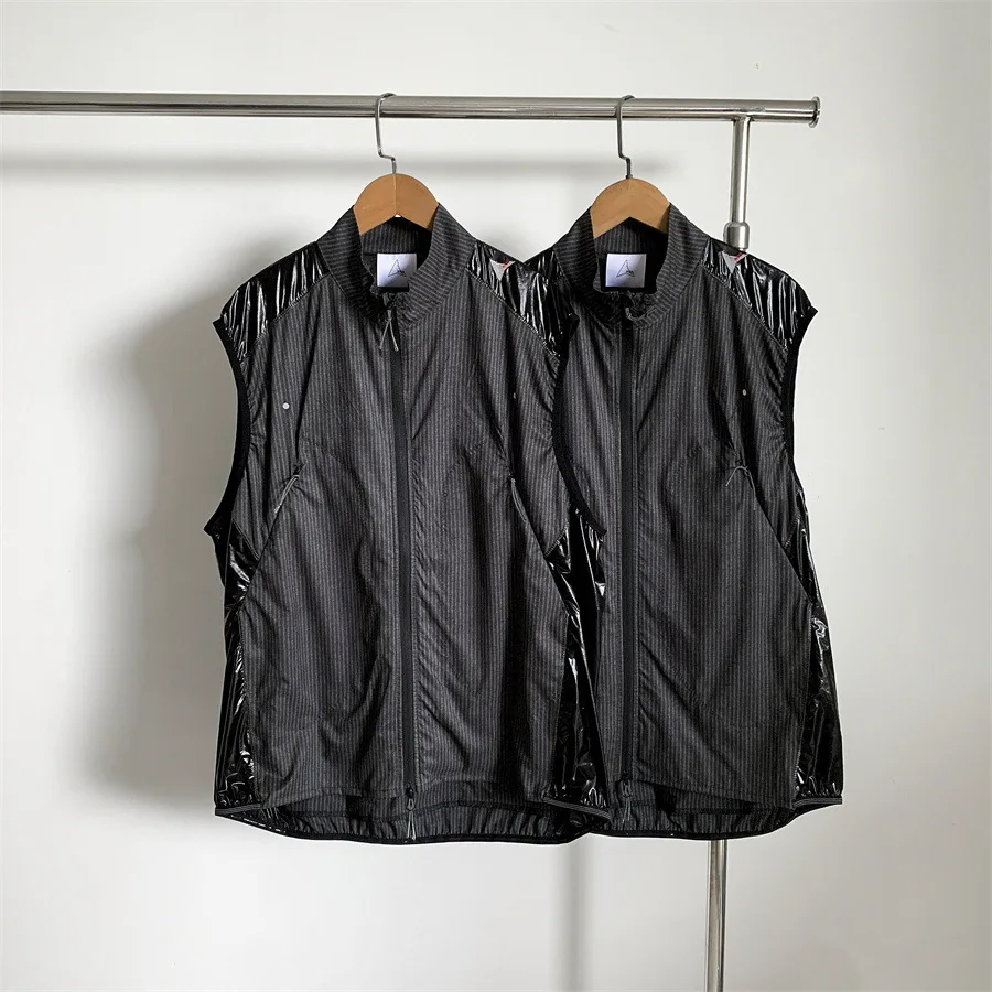 Irregular Triangle Label Thin Roa Sleeveless Vest Zipper Jacket Men Women High Quality Windproof Camping Function Tank Tops