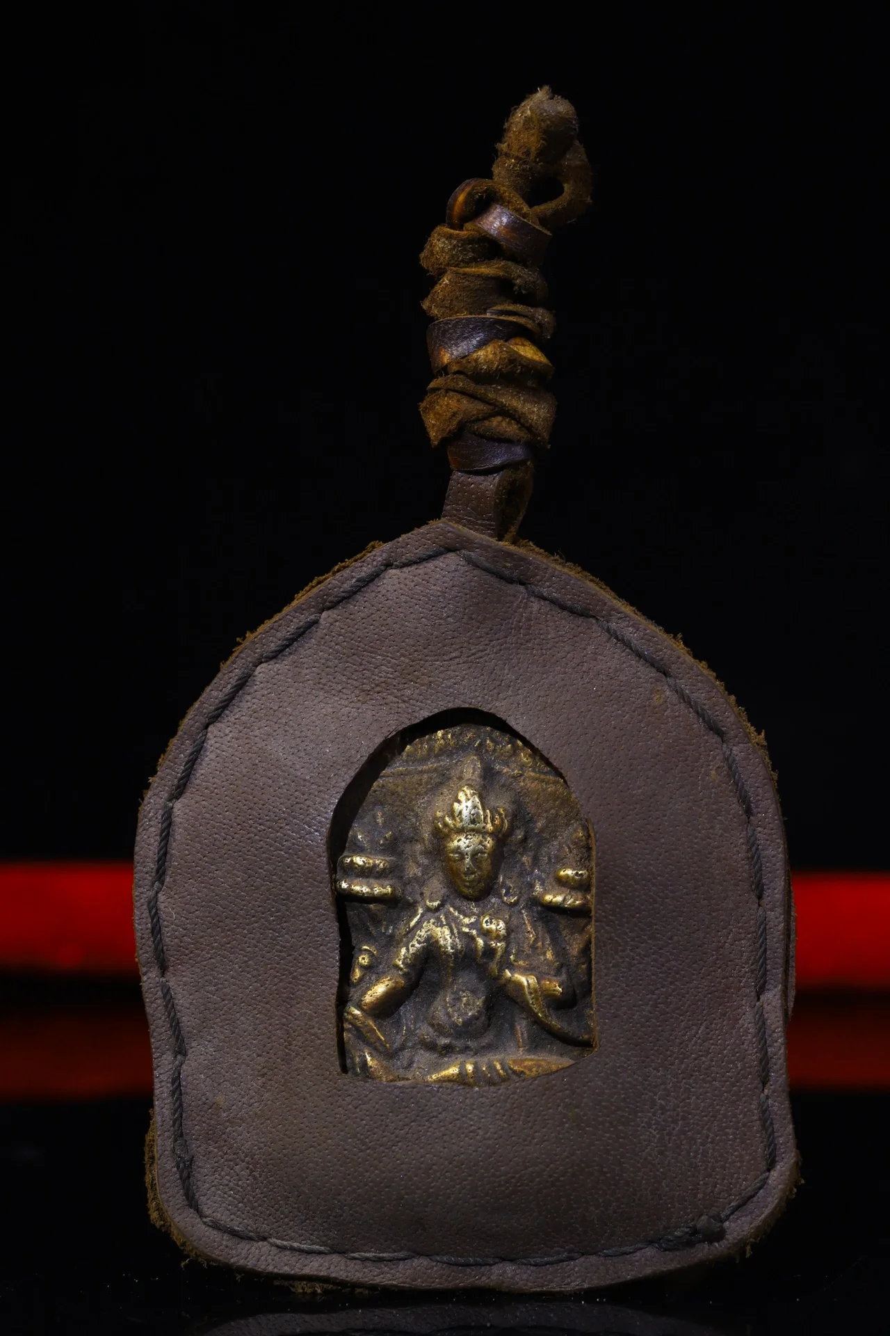 

5"Tibetan Temple Collection Old bronze outsourcing Natural cowhide Green Tara Bodhisattva Gawu Box Amulet pendant Town house