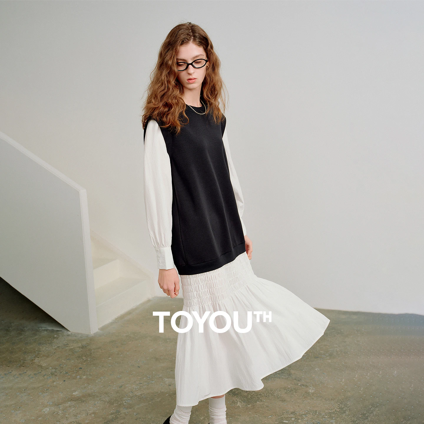 TOYOUTH فساتين النساء 2026 ربيع جديد أسود أبيض الربط وهمية قطعتين Smocked أنيقة الشكل الاغراء ميدي فستان #1