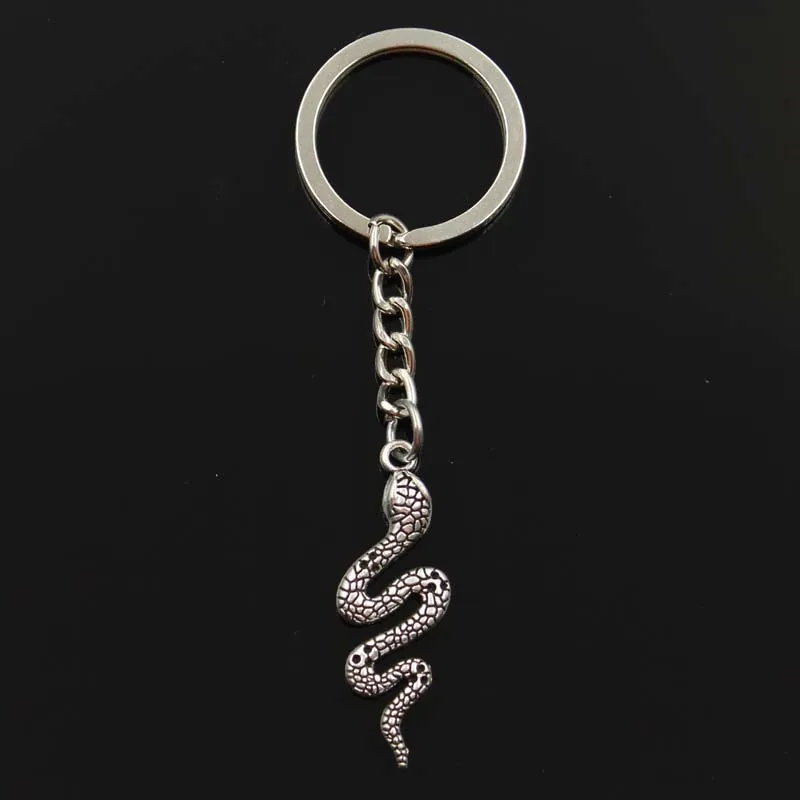 New Fashion Keychain 42x14mm Cobra Snake Pendants DIY Men Silver Color Car Key Chain Ring Holder Souvenir For Gift