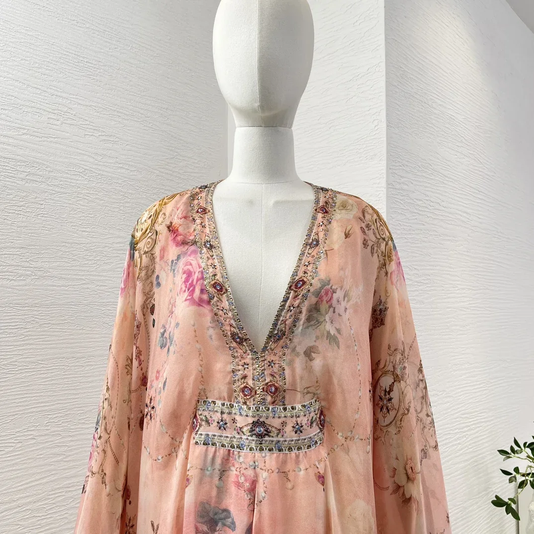 เดรสยาวลายดอกไม้สีชมพู แขนยาว คอวีลึก ประดับเพชร