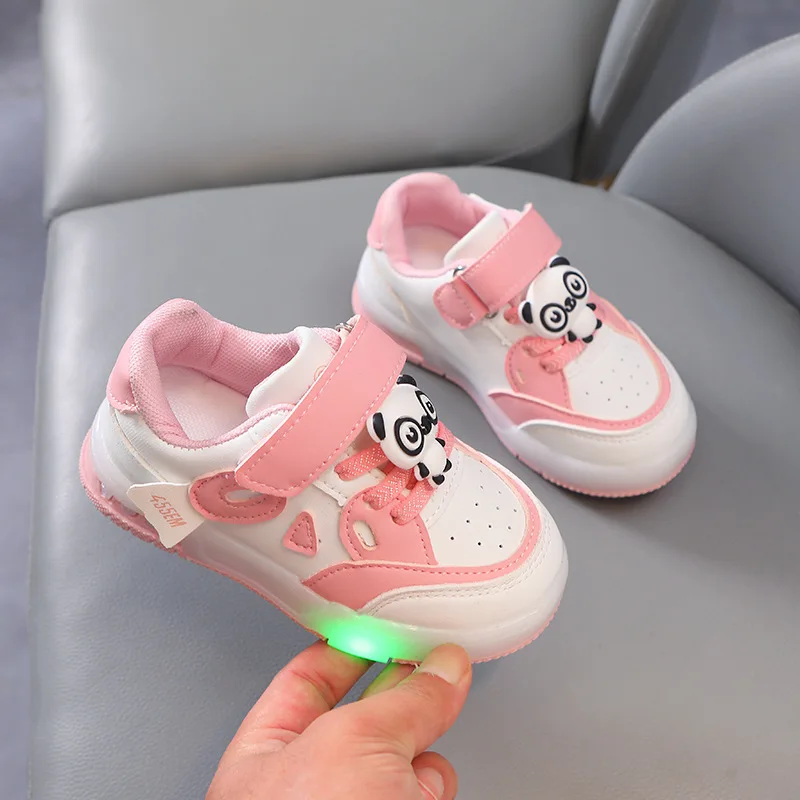 Scarpe casual per bambini Cartoon LED Scarpe da tavolo basse per bambini Scarpe da ginnastica leggere lucide per ragazze Scarpe da ginnastica