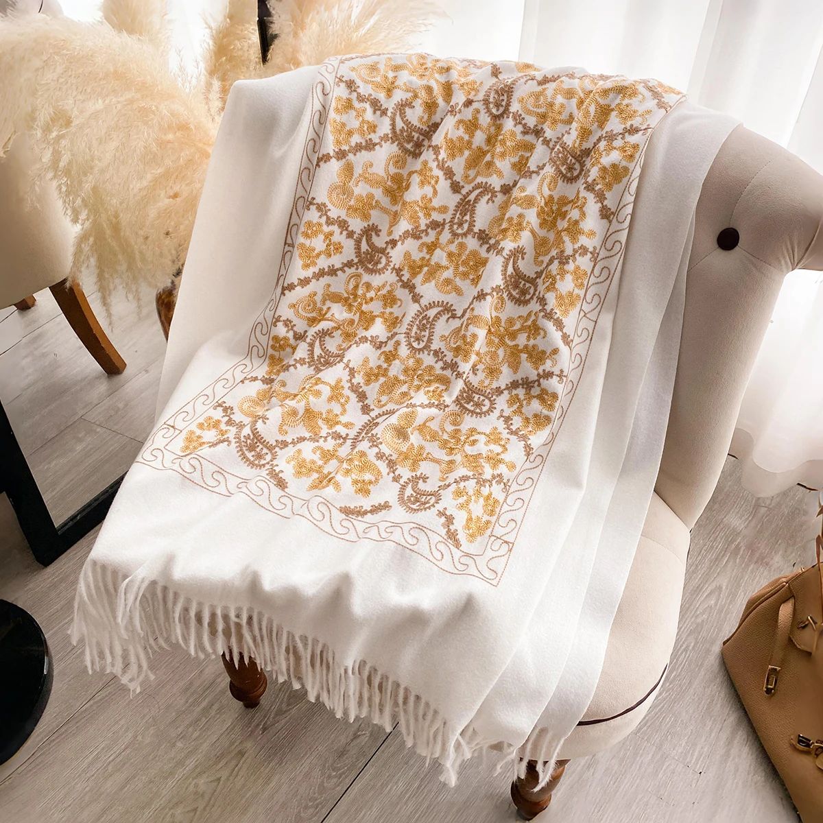 Neue Pashmina Kaschmir Mischung Mujer Bufanda Schals Warme Echarpes Sticken Blume Poncho Cape Dicke Warme Poncho Kopftuch Schal – Detail 4