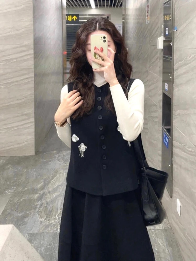

Retro Style Floral Vest Skirt Set plus Size Women Elegant White Top Comfortable Breathable Polyester Fiber Autumn Fashion