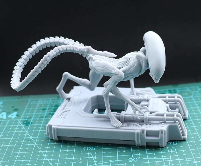 50mm 40mm Resin Model Kits Alien The Queen Unpainted No Color DW-079