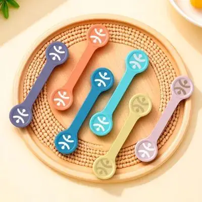 

6Pcs Newborn Bib Clips Tpr Elastic Grip Bib Holder for Feeding Bibs Towels Napkins Stain Free Solution Lightweight Baby Supplies