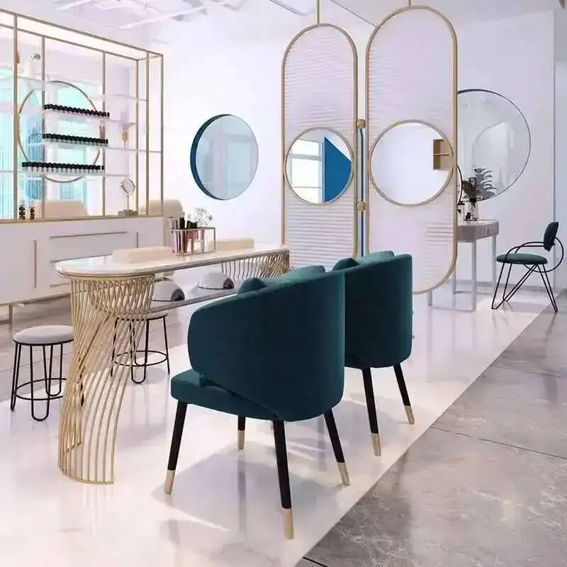 Салон Золотая простая мебель для ногтей Столы Современный салон красоты Профессиональный маникюрный стол Свет Роскошный маникюрный стол Набор стульев