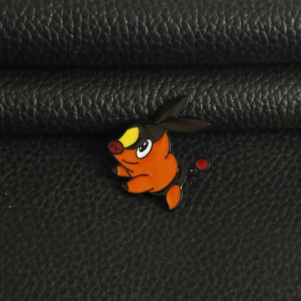 Nette Ferkel Brosche Pins Klassische Spiel Rolle Animation Tepig Abzeichen Cosplay Requisiten Broschen Schmuck Kawaii Zubehör Für Freunde