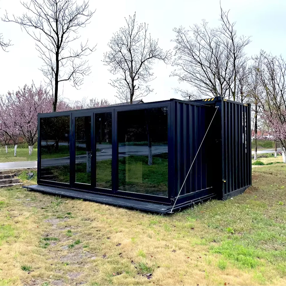 

Сборный крошечный расширяемый контейнер для доставки. Домашний контейнер для доставки.