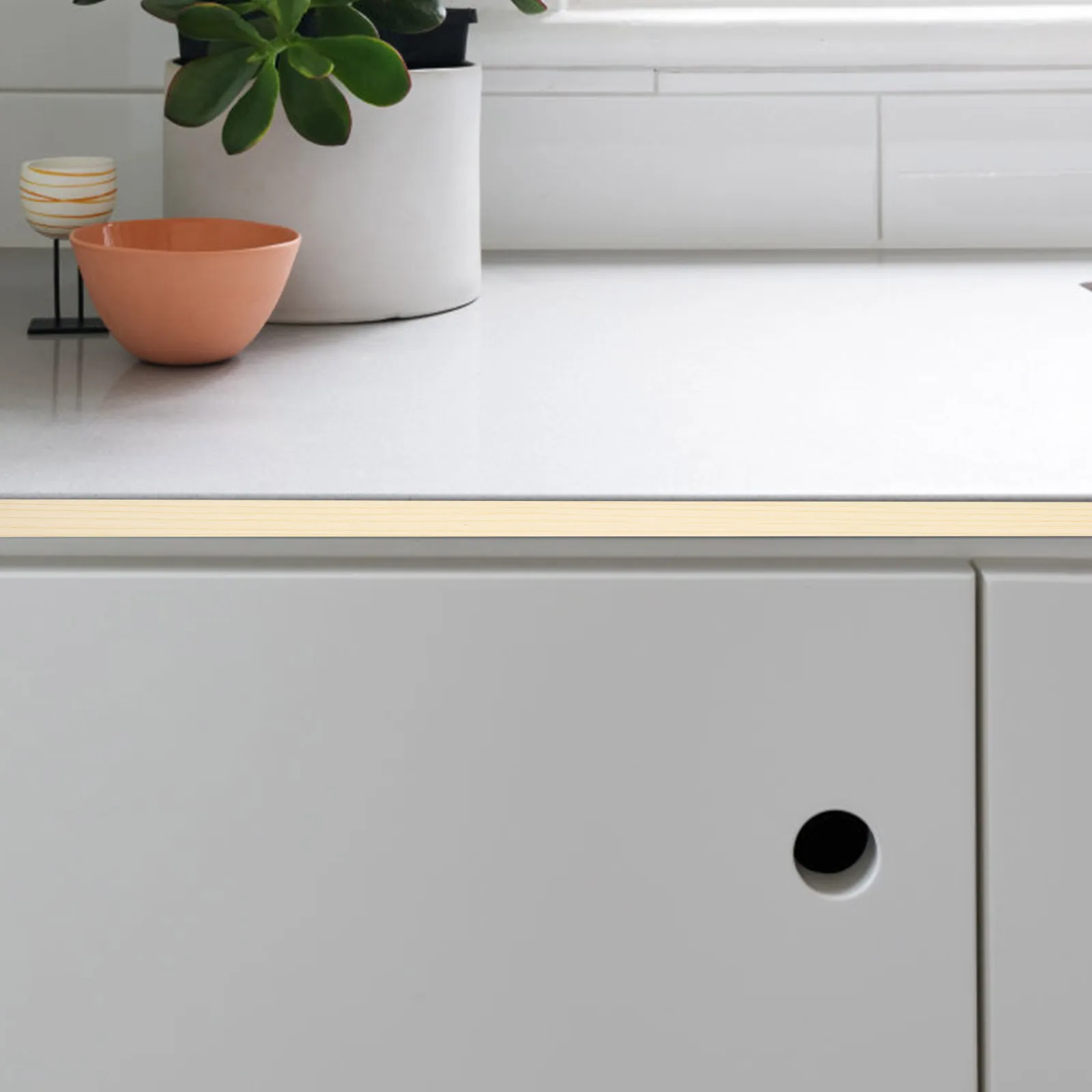 

1 Roll Self Adhesive Edge Banding Strip 10M Pre Glued Wood Edging for Furniture Cabinet Table Restoration Flexible Veneer Tape