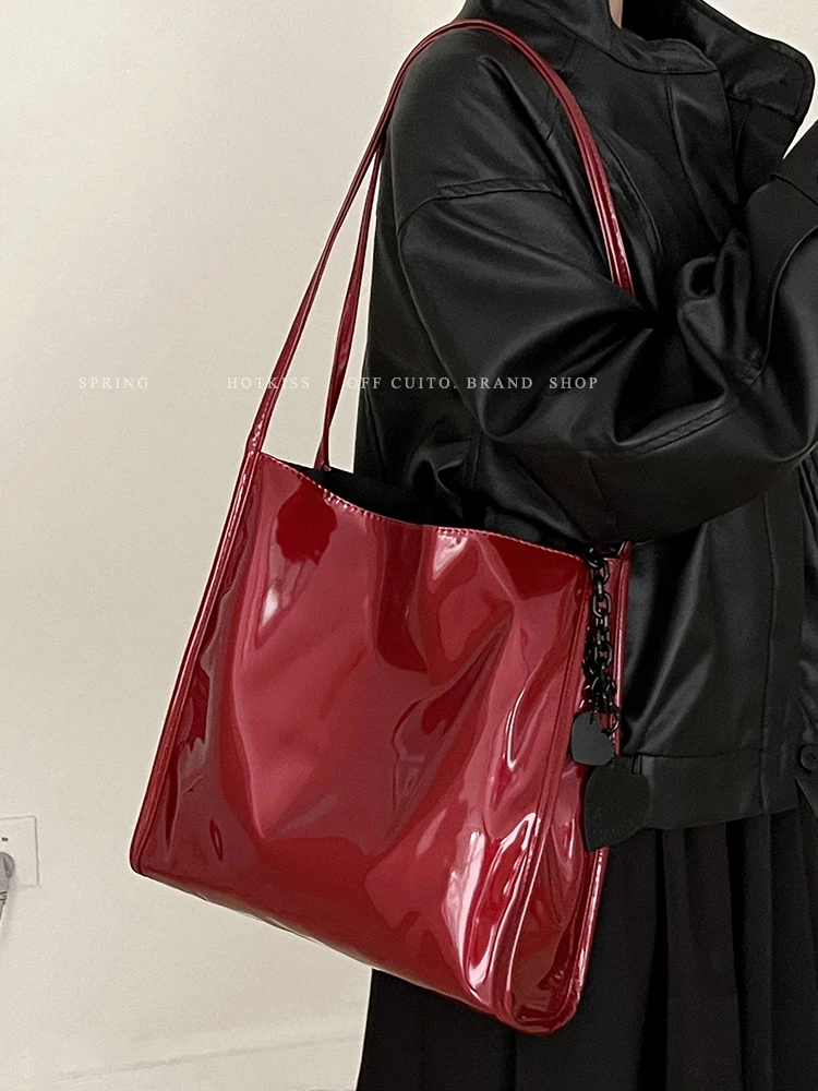 

Глянцевая женская сумка из лаковой кожи, однотонная квадратная повседневная сумка на одно плечо подмышками, высококачественная текстурированная большая вместительная сумка