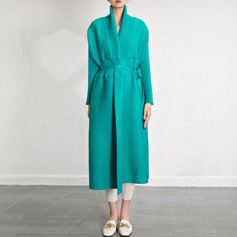 HKSH Autumn Winter New Women Long Trench Coat Turn-down Collar Sashes Pleated Casual Thin Jacket Temperament Windbreaker HK12026