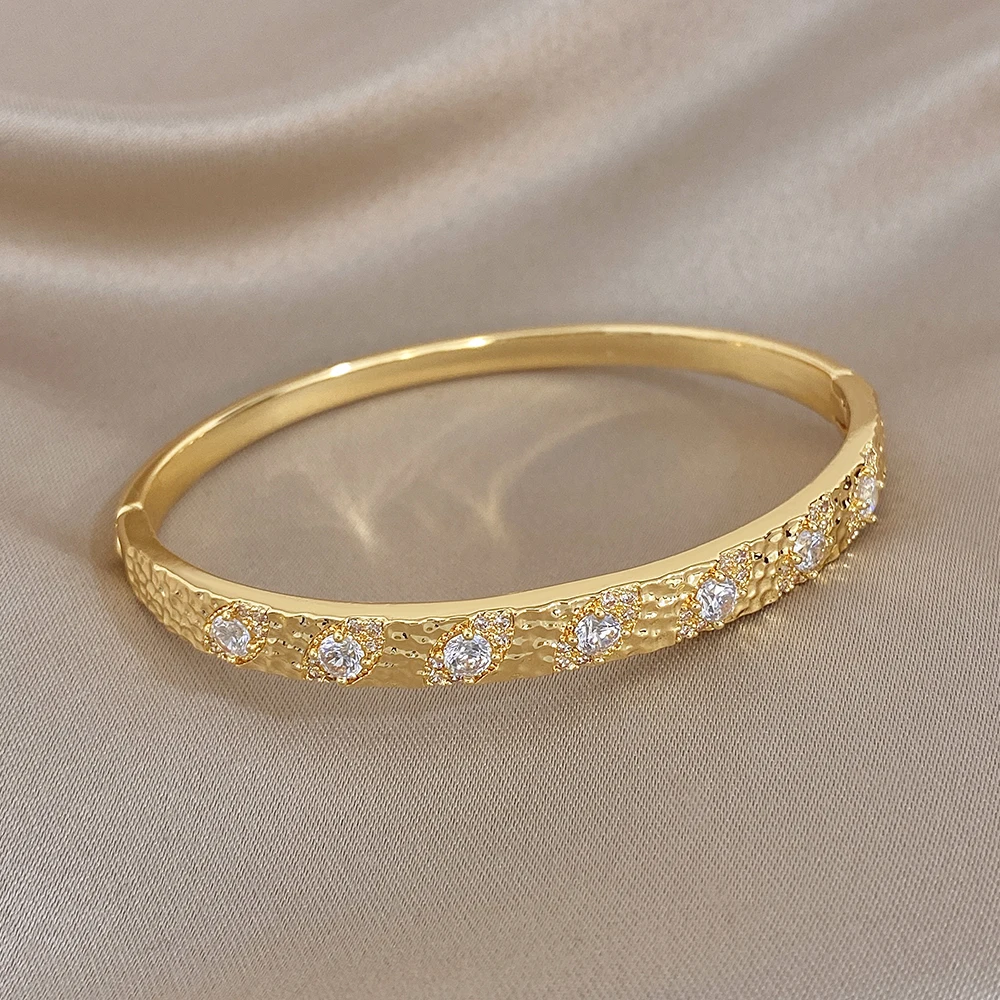 

DODOHAO Elegant Ripple Design Copper Bangle for Women Rhinestone Inlaid Gold Plated Spring Bracelet Fashion Jewelry Accessories