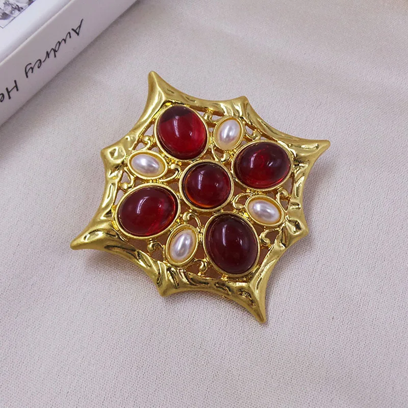 Court Vintage Cross Brooches for Women and Men Jewelry Accessories Banquet Suit Dress Corsage Retro Pin Baroque Pearl Badges
