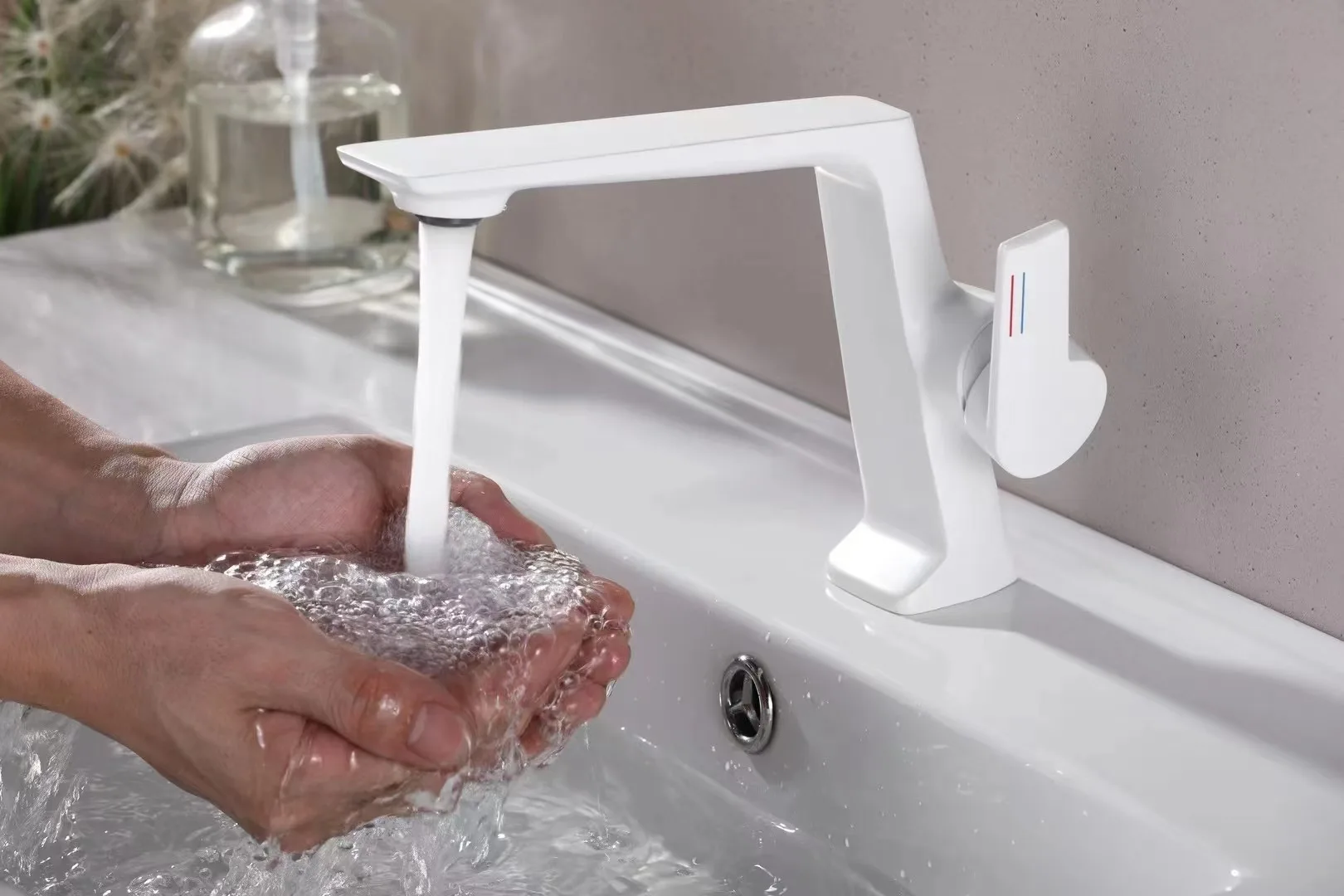 

Pull The Kitchen Washing Plate Faucet Basin Faucet Simple Gun Gray Black
