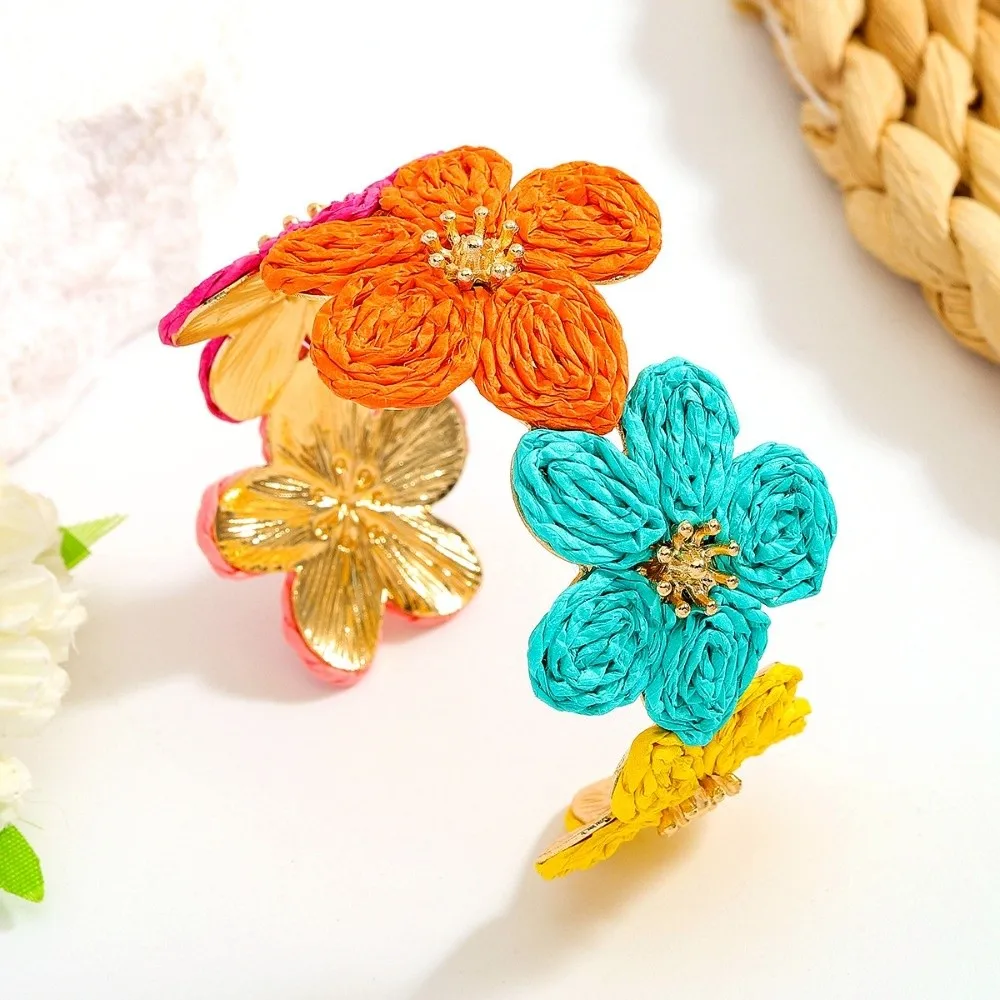 กำไลข้อมือหญ้าราฟเฟียสีสันสไตล์เรโทร กำไลดอกไม้สานรูปตัว C สไตล์วินเทจ แหวนโลหะผสมแฟชั่น ของขวัญ