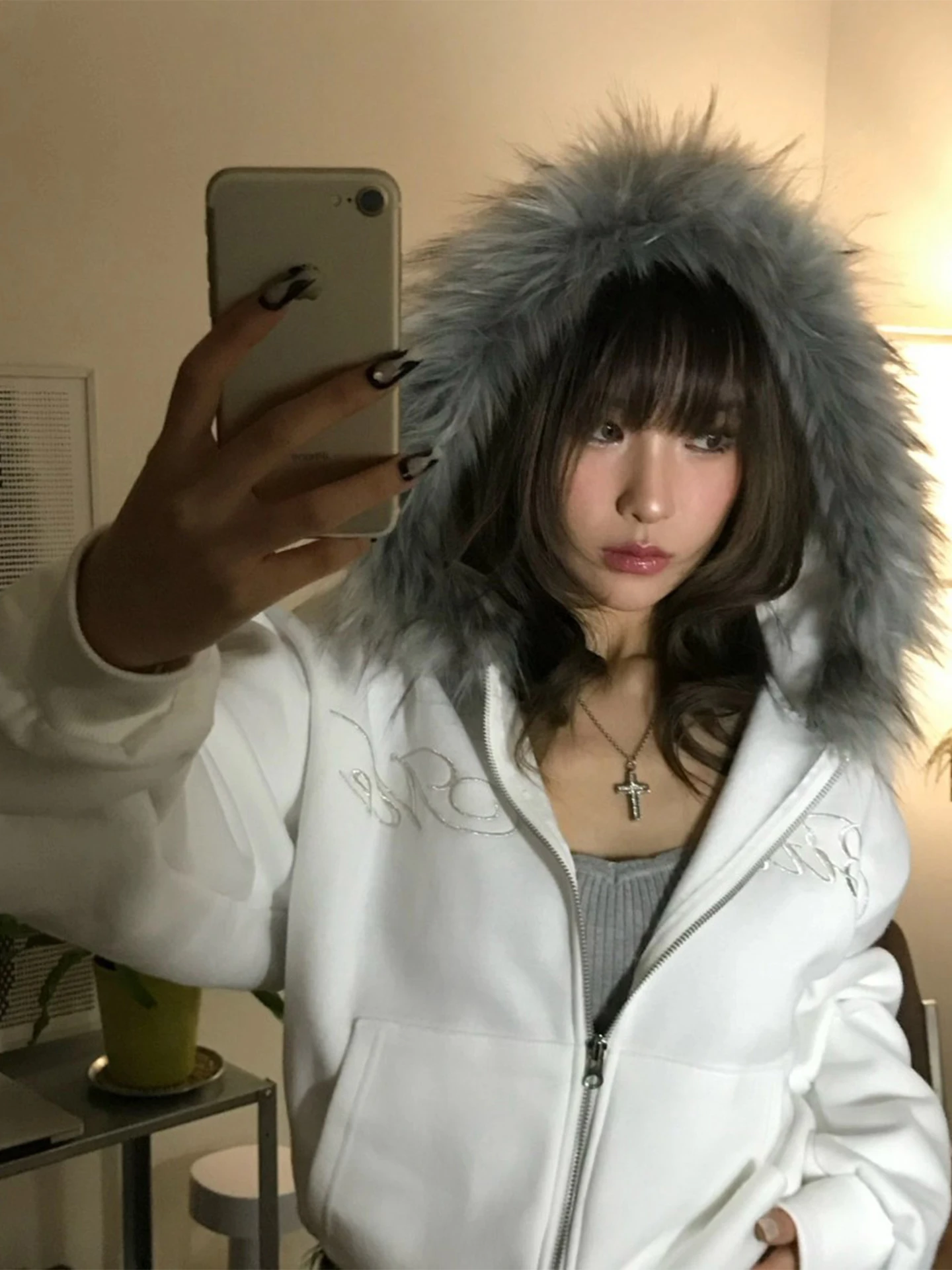 

Женское зимнее пальто с капюшоном и вышитым буквенным принтом, новое пальто на подкладке Faion Fce, универсальная повседневная толстовка с большим меховым воротником