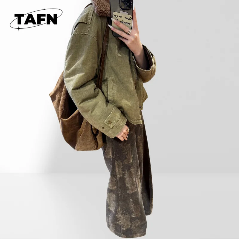 Bequeme Daunenweste für Damen für kaltes Wetter. Modische, schicke, ärmellose Puffweste für aktive Frauen bei kaltem Wetter AJ1201