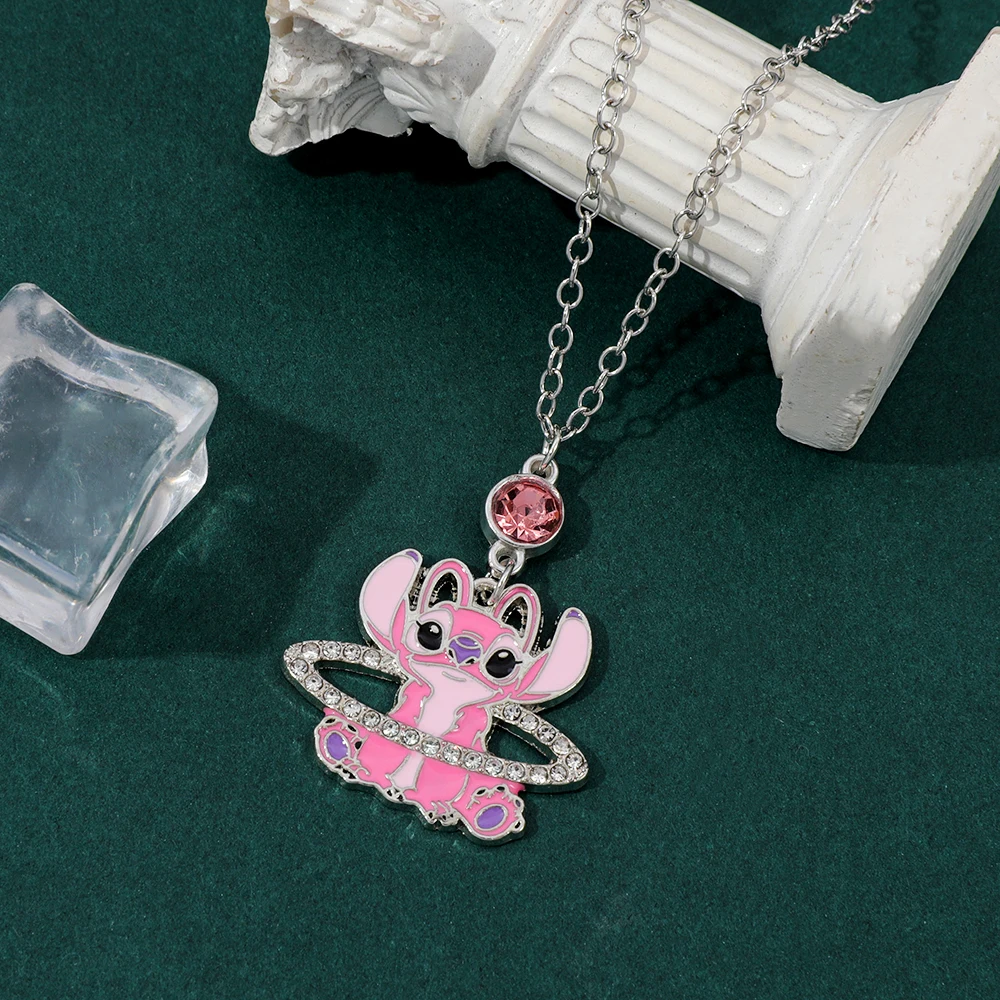 かわいいディズニーエンジェルファッションエナメルペンダントチャーム漫画アニメフィギュアかわいいアクセサリー女性と女の子のためのおもちゃギフト