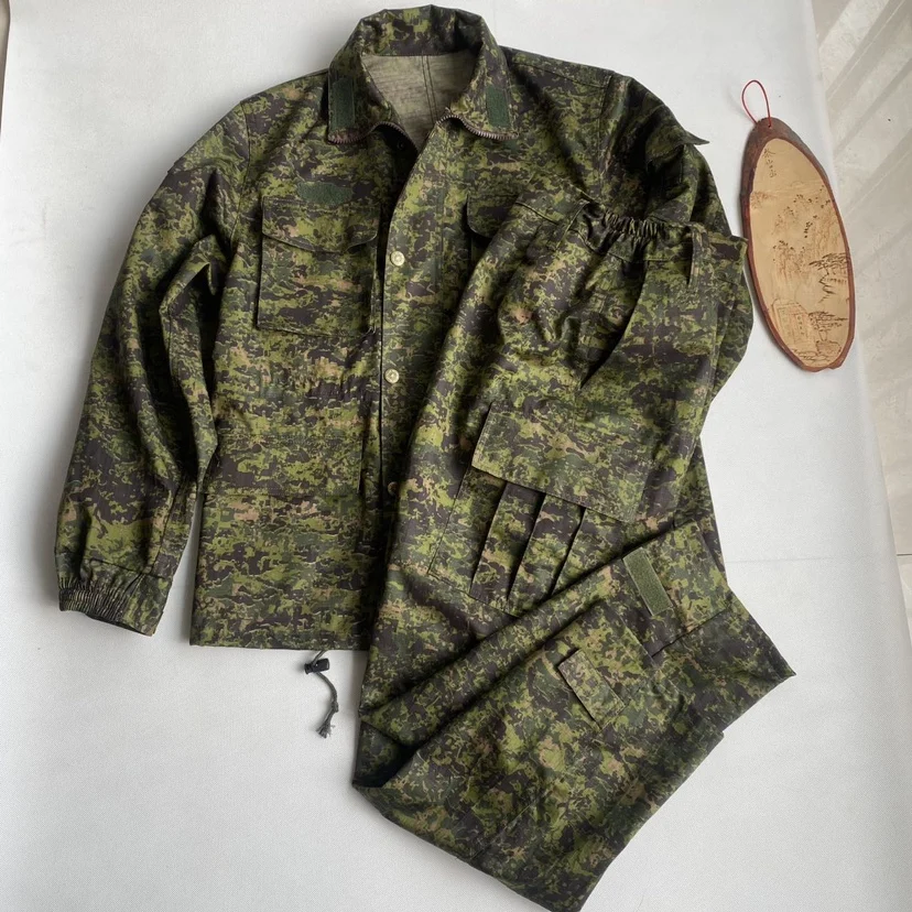 

Spring and Summer Green Camouflage Training Set Outdoor Coat Pants Suit