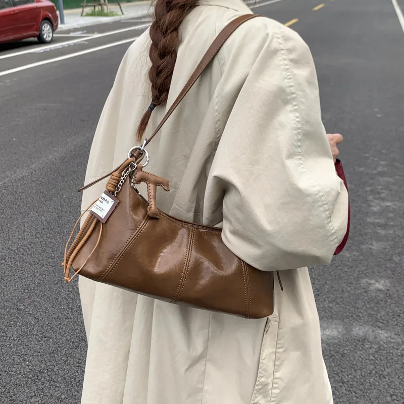 

Premium Vintage Minimalist Niche Tote Shoulder Bag Trendy Fashion Large Capacity Crossbody Tote Versatile Commuter Bag