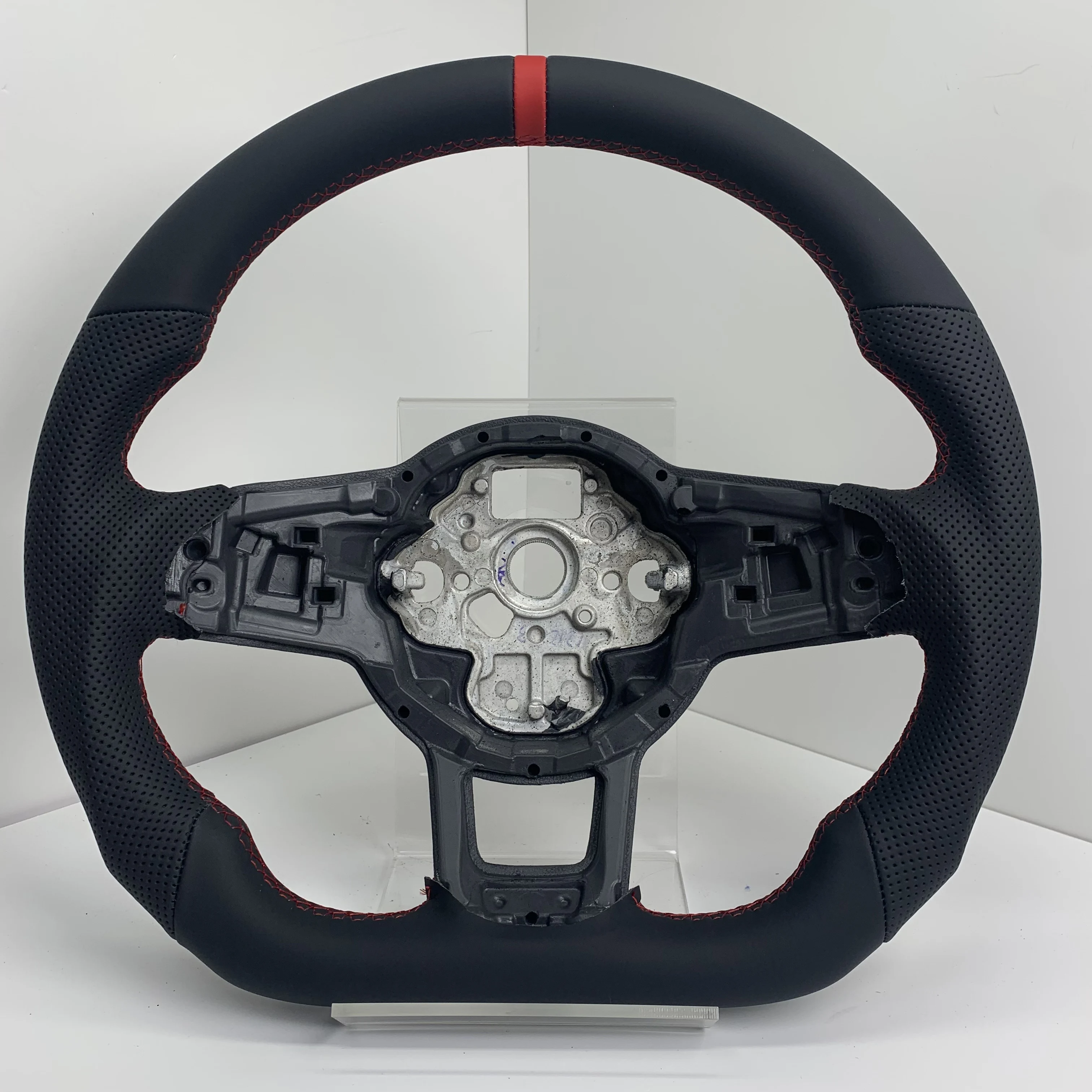 

Руль R-Line из полуперфорированной кожи для VW Volkswagen Golf 5 6 7 R MK5 MK6 MK7 MK7.5 Gti Polo Passat CC B8 Jetta