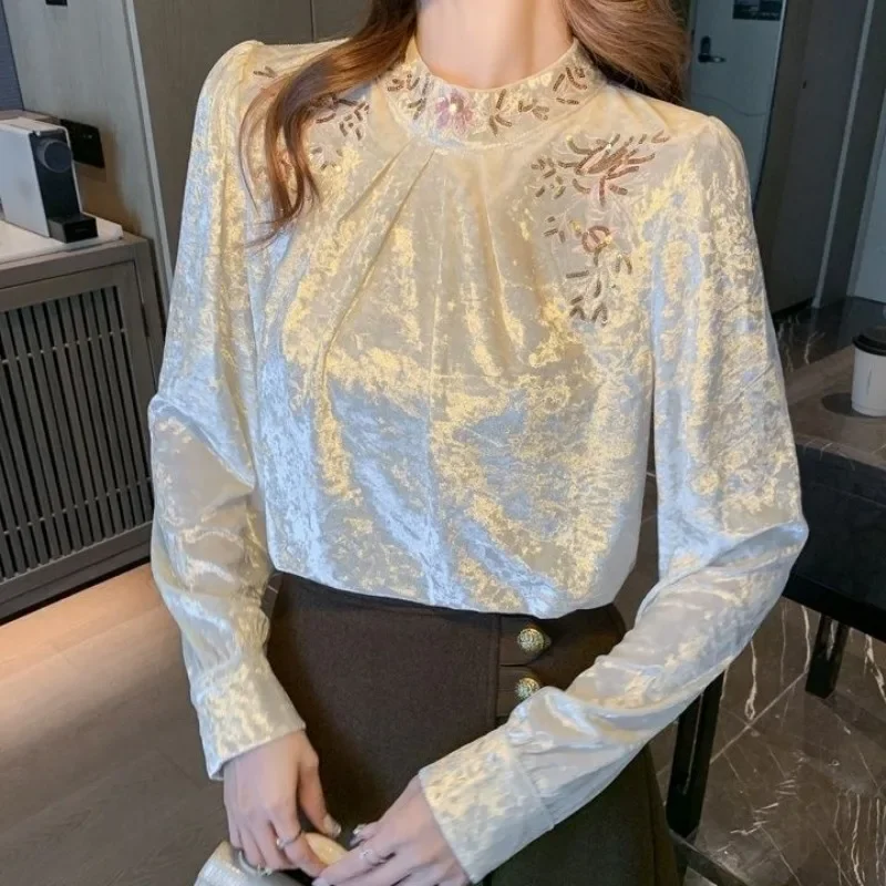 Top da donna per giovani eleganti e chic in velluto ricamato, semplici, economici, eleganti, belli in promozioni, camicia e camicetta da donna giovanile