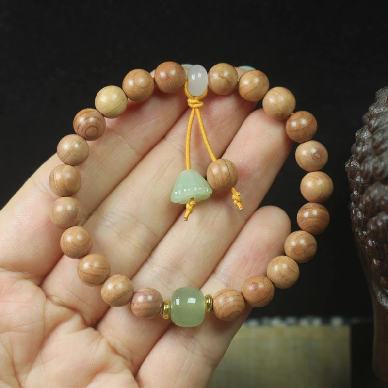 

Blood cypress wood 8mm single-loop Buddhist bead , green lotus pod bracelet, women's Chinese-style cultural accessory, p