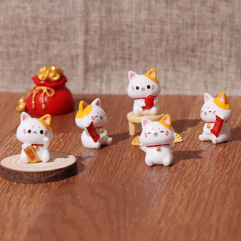 Chat porte-bonheur chinois avec bras agitant, ornement de dessin animé mignon, chat faisant signe de fortune, décoration de la maison et du bureau